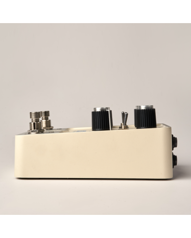 UNIVERSAL AUDIO UAFX ASTRA MODULATION MACHINE