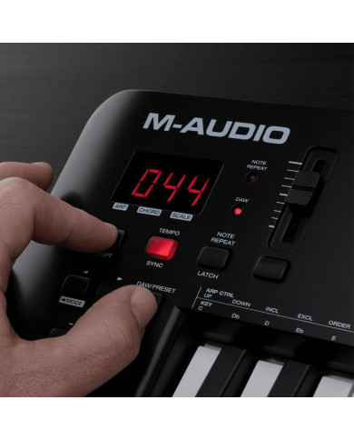 M-Audio - Clavier Maitre Oxygen 25 Usb Midi 8 pads - OXYGEN25V