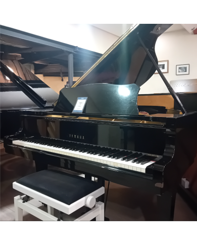 YAMAHA C3